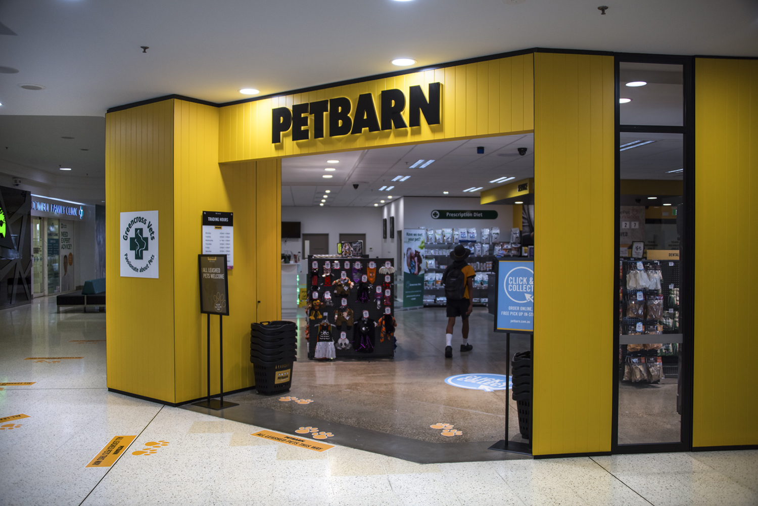 Signage Rebrand Petbarn Greencross Cv Media Design